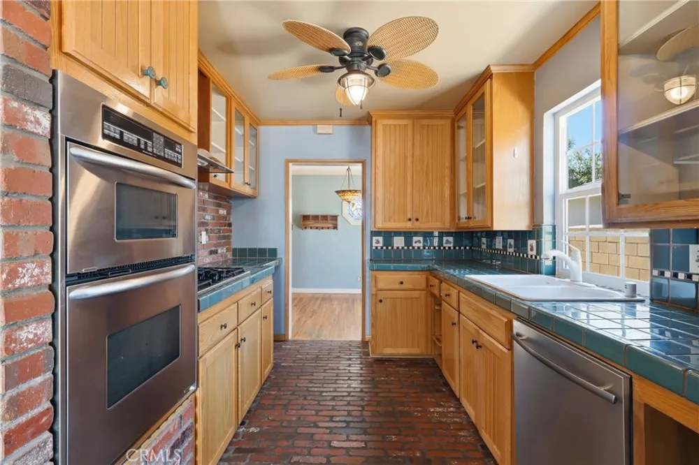11957 Collins Street Valley Village, CA 91607
