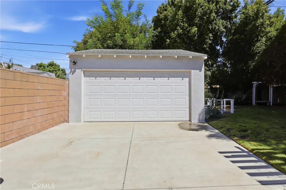 11957 Collins Street Valley Village, CA 91607