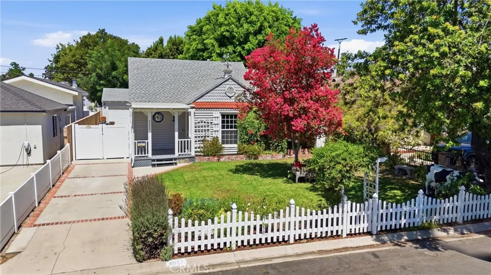 11957 Collins Street Valley Village, CA 91607