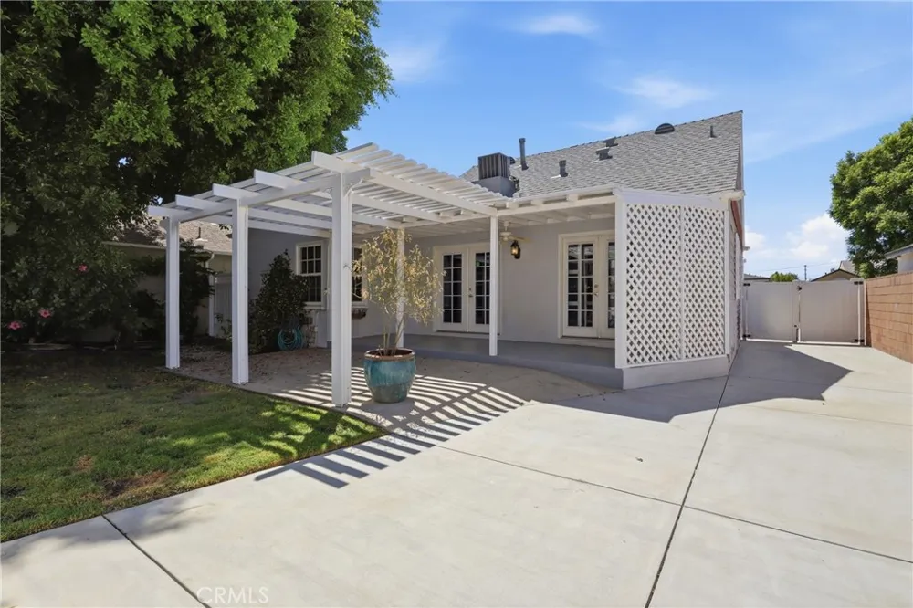 11957 Collins Street Valley Village, CA 91607