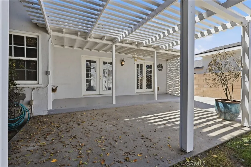 11957 Collins Street Valley Village, CA 91607