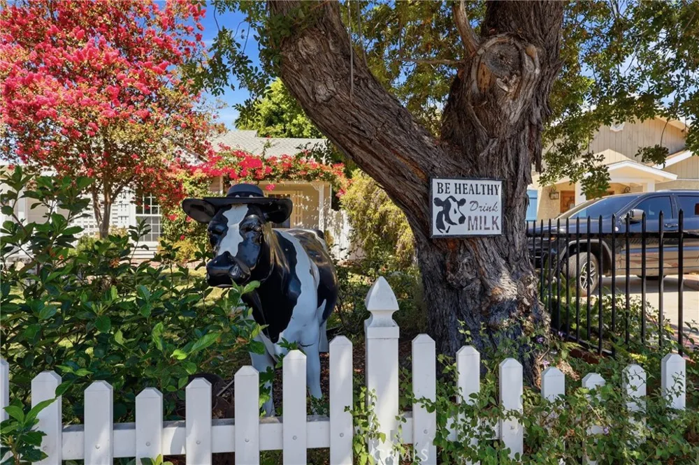 11957 Collins Street Valley Village, CA 91607