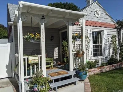 11957 Collins Street Valley Village, CA 91607