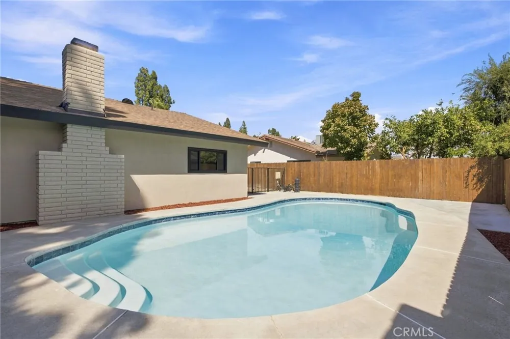 6805 Saddleback Bakersfield, CA 93309