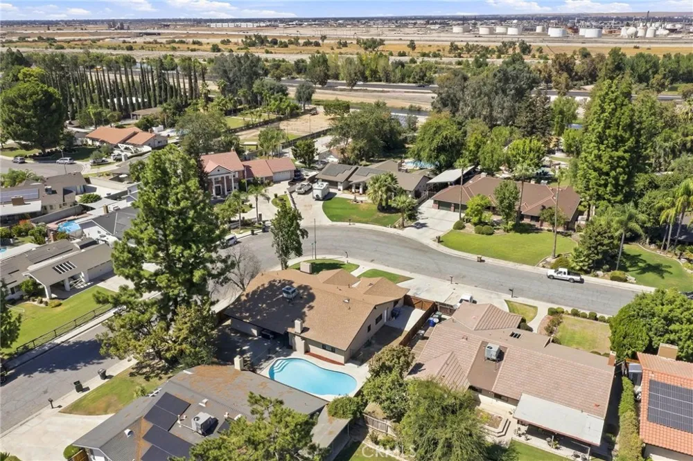 6805 Saddleback Bakersfield, CA 93309