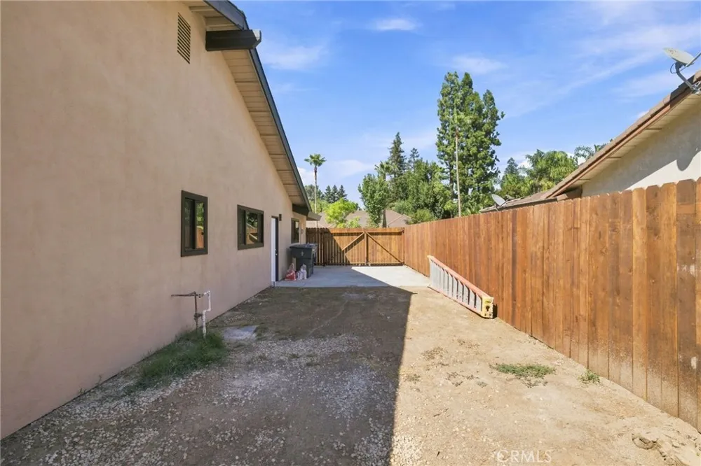 6805 Saddleback Bakersfield, CA 93309