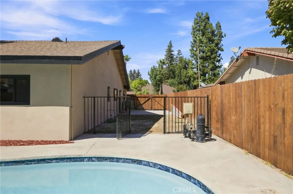 6805 Saddleback Bakersfield, CA 93309