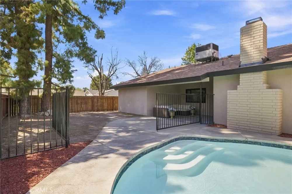 6805 Saddleback Bakersfield, CA 93309