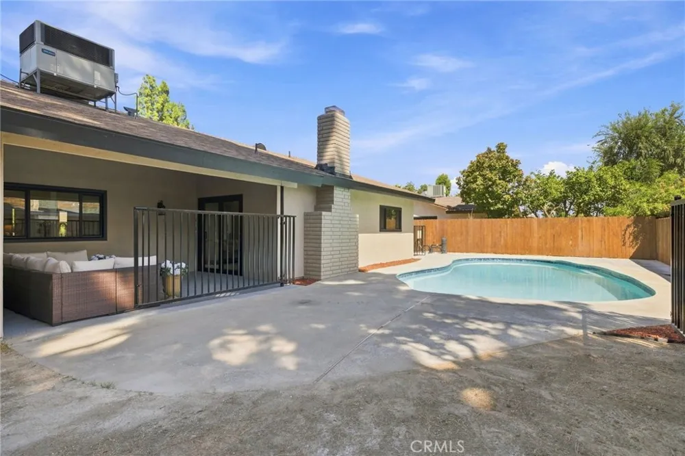 6805 Saddleback Bakersfield, CA 93309