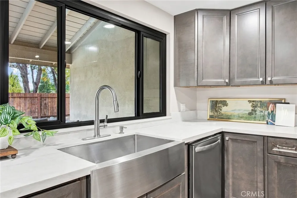 6805 Saddleback Bakersfield, CA 93309