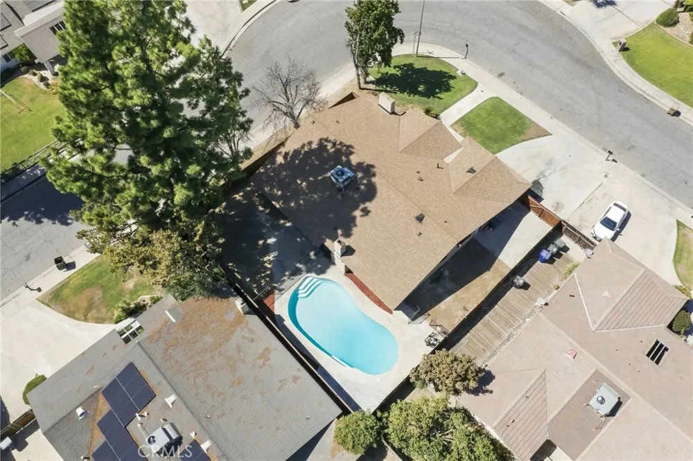 6805 Saddleback Bakersfield, CA 93309