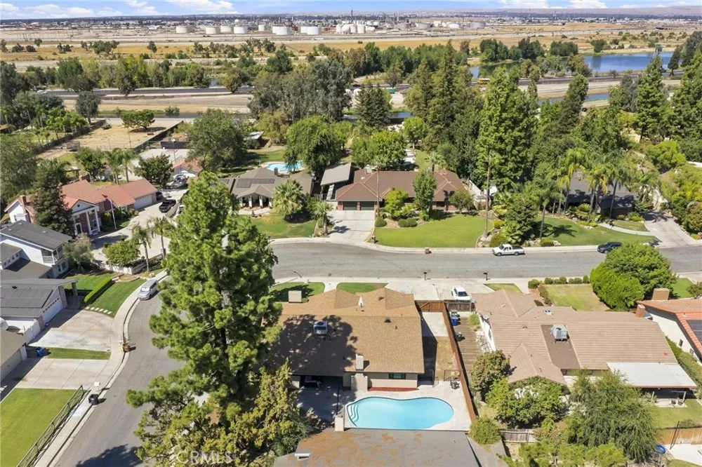 6805 Saddleback Bakersfield, CA 93309