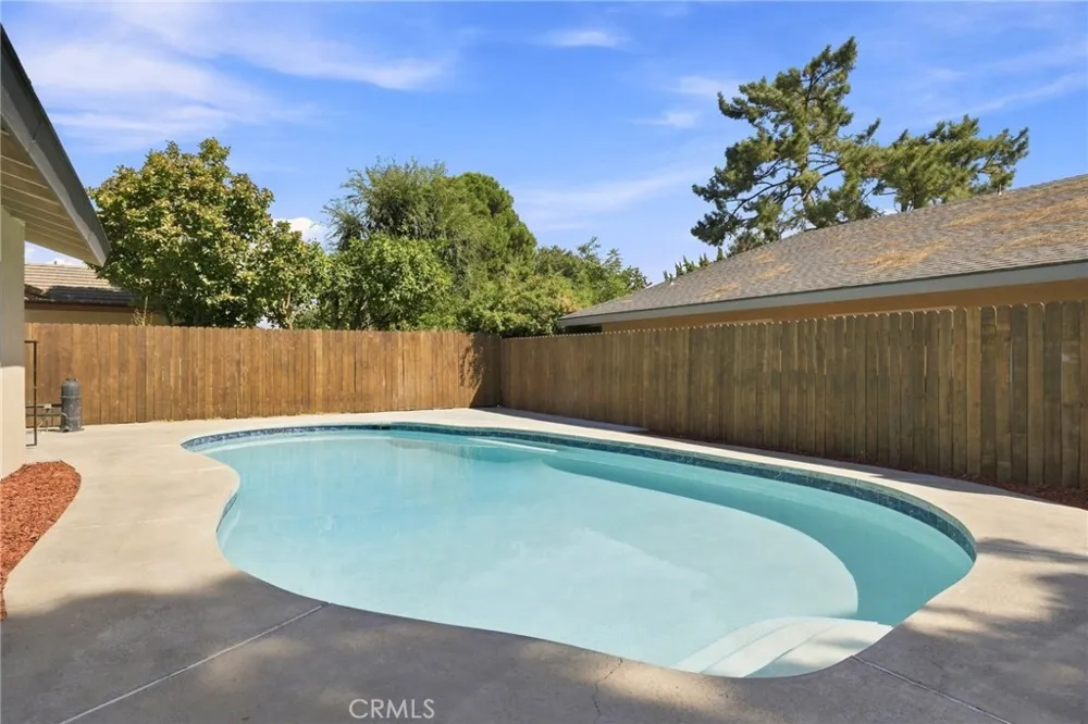 6805 Saddleback Bakersfield, CA 93309