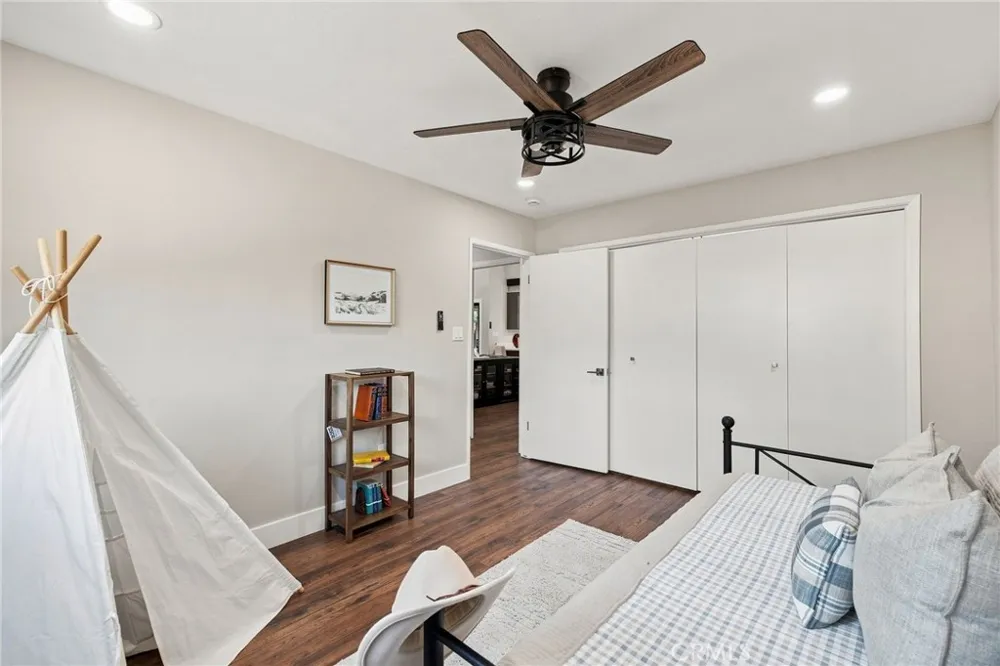 6805 Saddleback Bakersfield, CA 93309