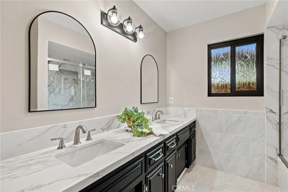 6805 Saddleback Bakersfield, CA 93309