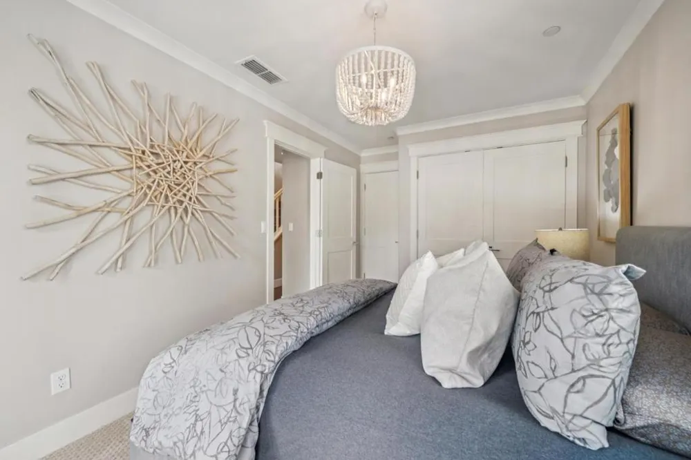818 Crossway Road Burlingame, CA 94010