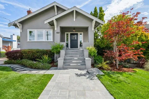 818 Crossway Road