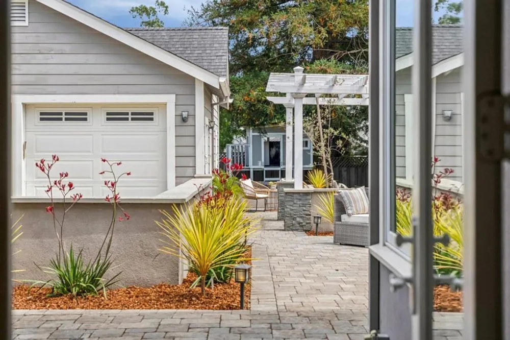 818 Crossway Road Burlingame, CA 94010