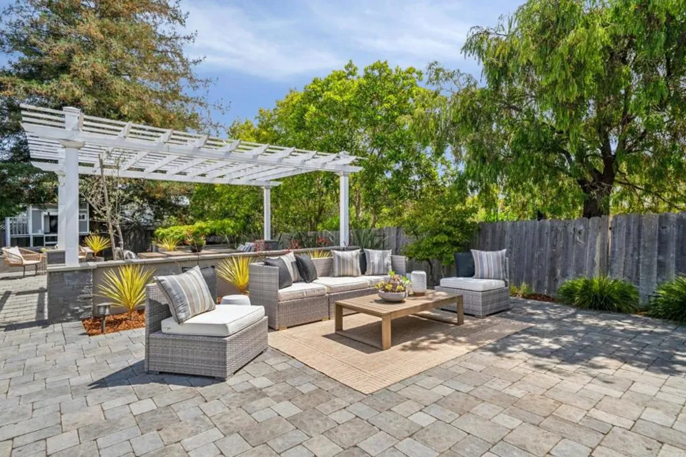 818 Crossway Road Burlingame, CA 94010