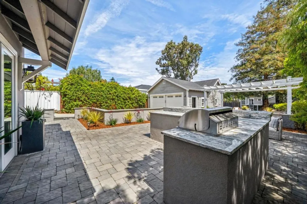 818 Crossway Road Burlingame, CA 94010