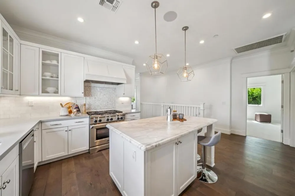 818 Crossway Road Burlingame, CA 94010