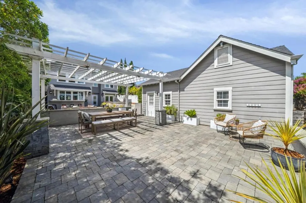 818 Crossway Road Burlingame, CA 94010