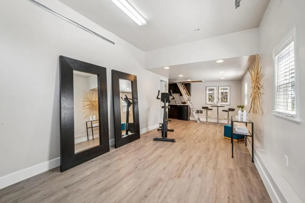 818 Crossway Road Burlingame, CA 94010