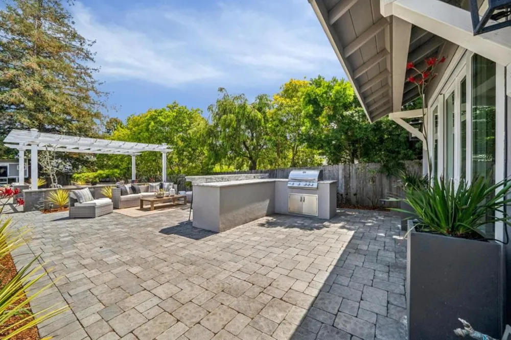 818 Crossway Road Burlingame, CA 94010