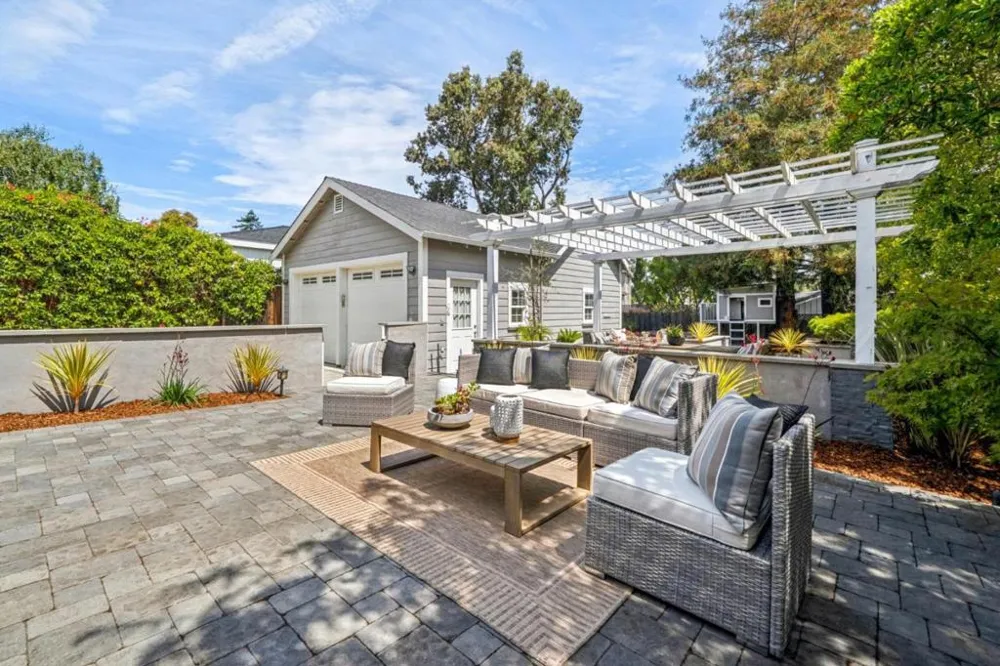 818 Crossway Road Burlingame, CA 94010