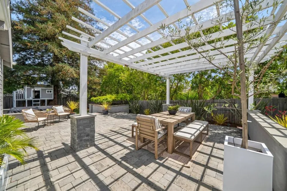 818 Crossway Road Burlingame, CA 94010