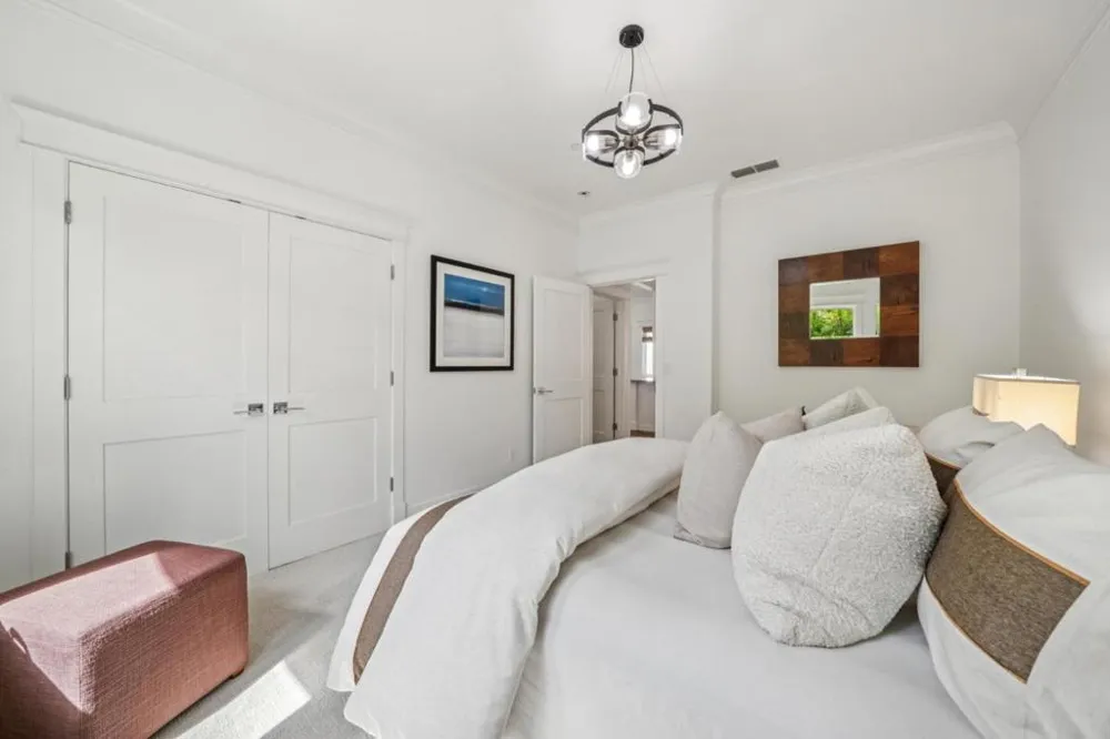 818 Crossway Road Burlingame, CA 94010