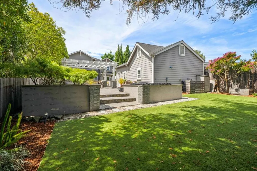 818 Crossway Road Burlingame, CA 94010