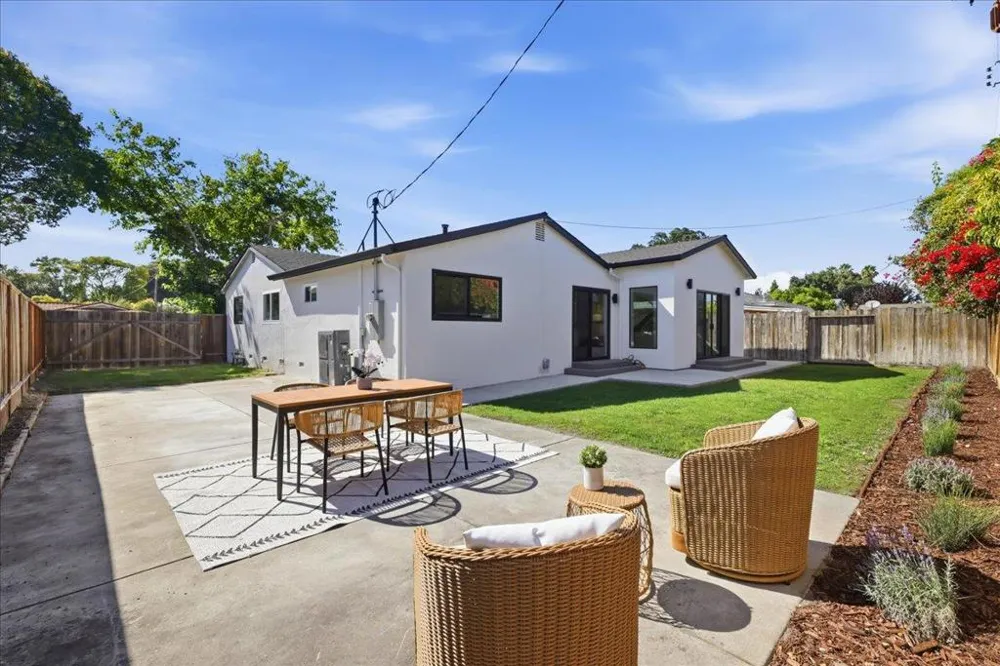 2611 Monticello Santa Clara, CA 95051