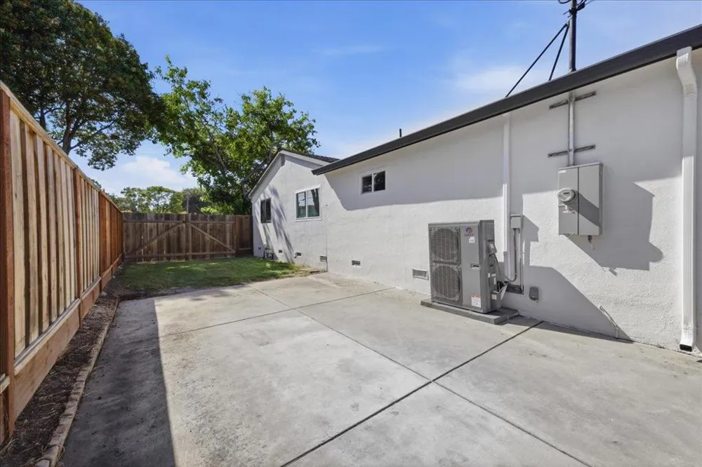 2611 Monticello Santa Clara, CA 95051
