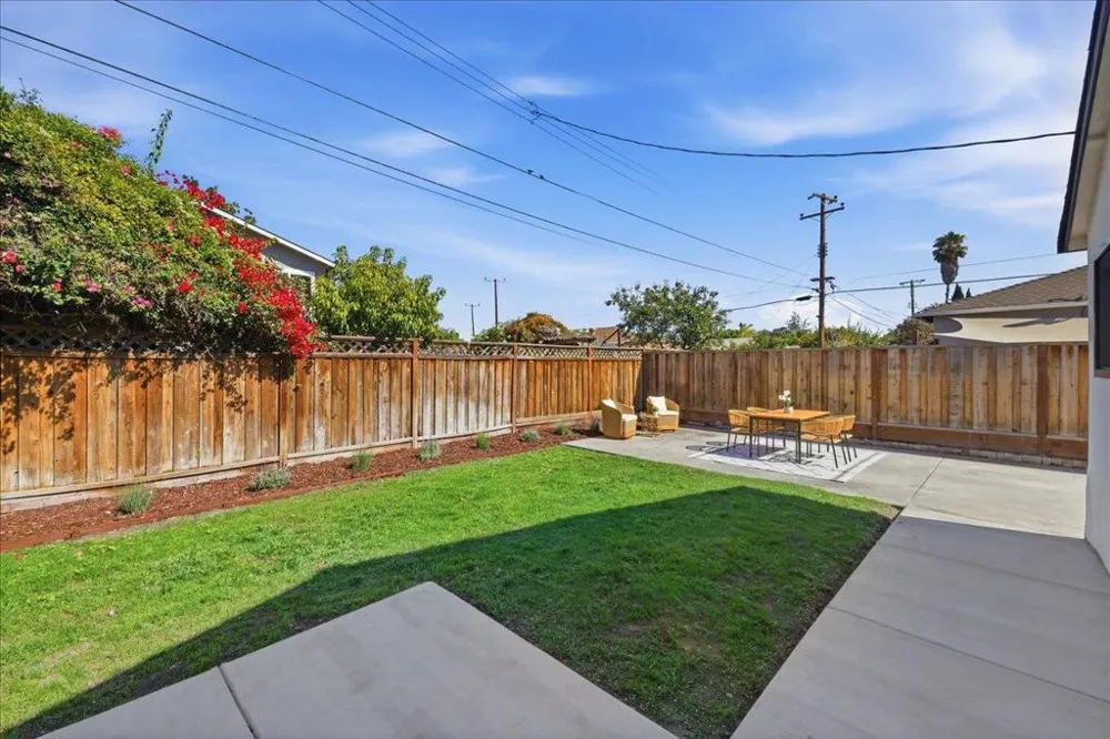 2611 Monticello Santa Clara, CA 95051