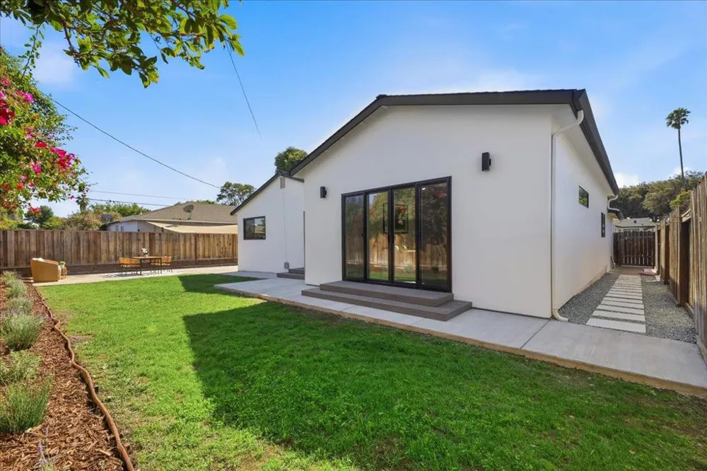 2611 Monticello Santa Clara, CA 95051