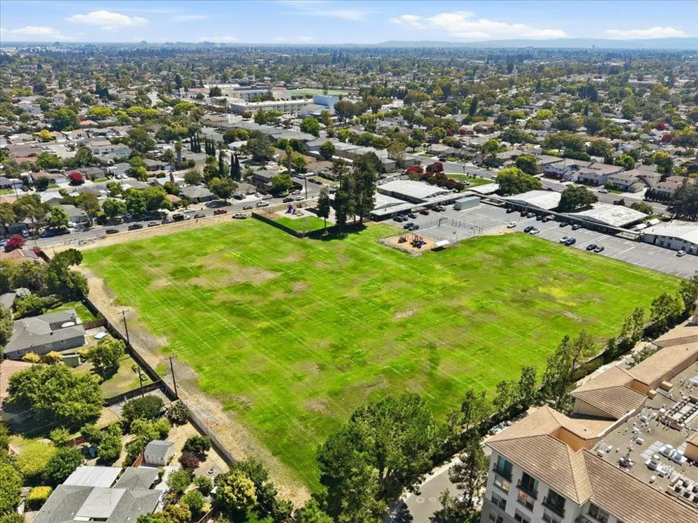 2611 Monticello Santa Clara, CA 95051