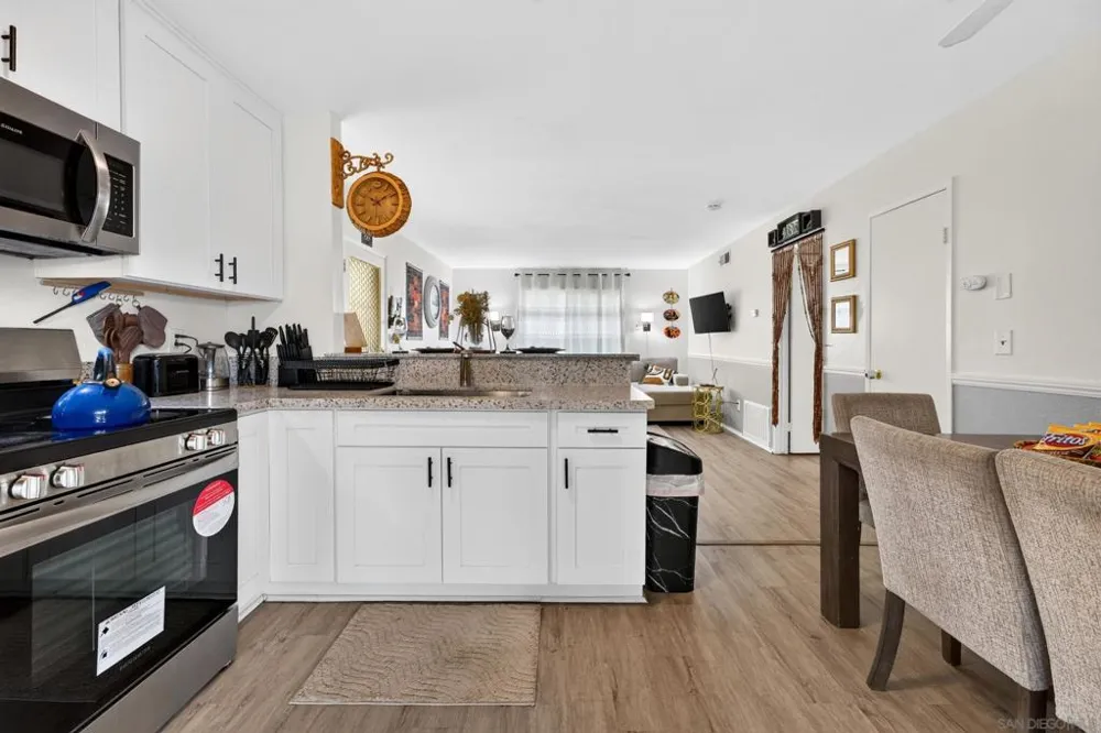9941 Woodpark Santee, CA 92071