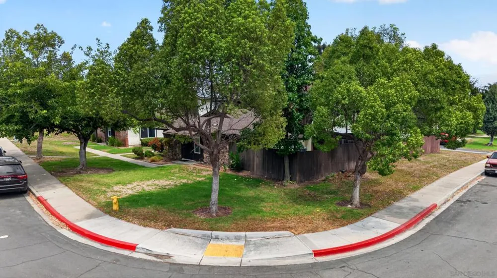 9941 Woodpark Santee, CA 92071