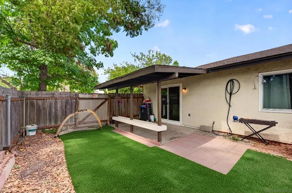 9941 Woodpark Santee, CA 92071
