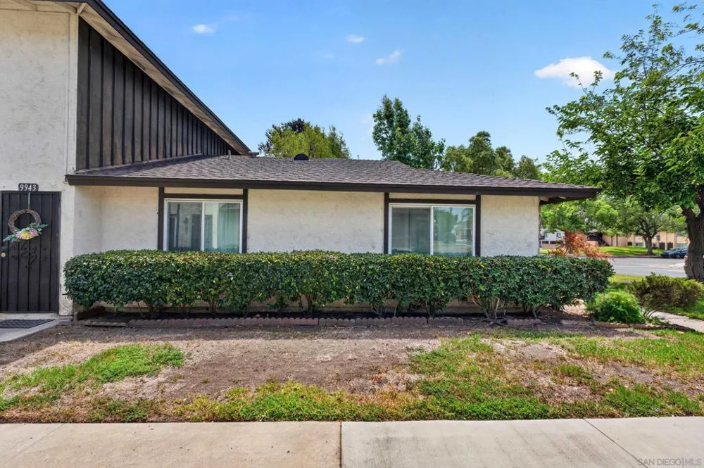 9941 Woodpark Santee, CA 92071