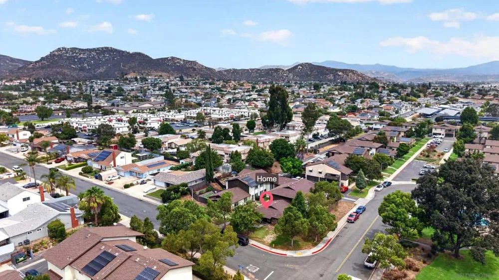 9941 Woodpark Santee, CA 92071