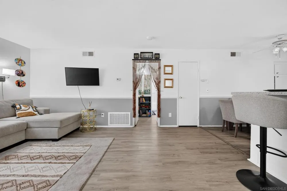 9941 Woodpark Santee, CA 92071