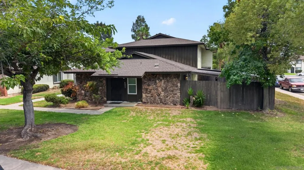 9941 Woodpark Santee, CA 92071