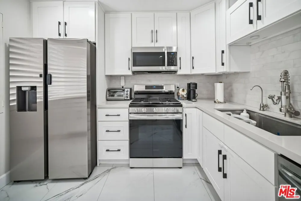 7714 Via Sorrento #22 Burbank, CA 91504