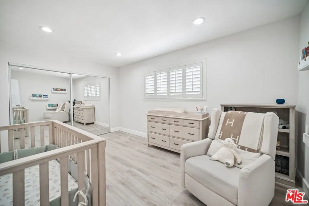 7714 Via Sorrento #22 Burbank, CA 91504