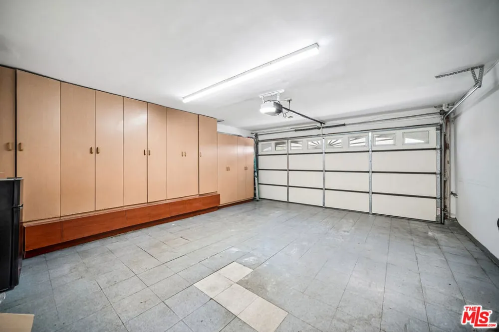 7714 Via Sorrento #22 Burbank, CA 91504
