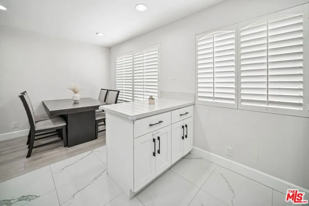 7714 Via Sorrento #22 Burbank, CA 91504