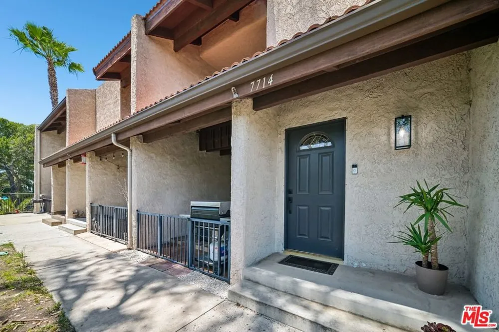 7714 Via Sorrento #22 Burbank, CA 91504