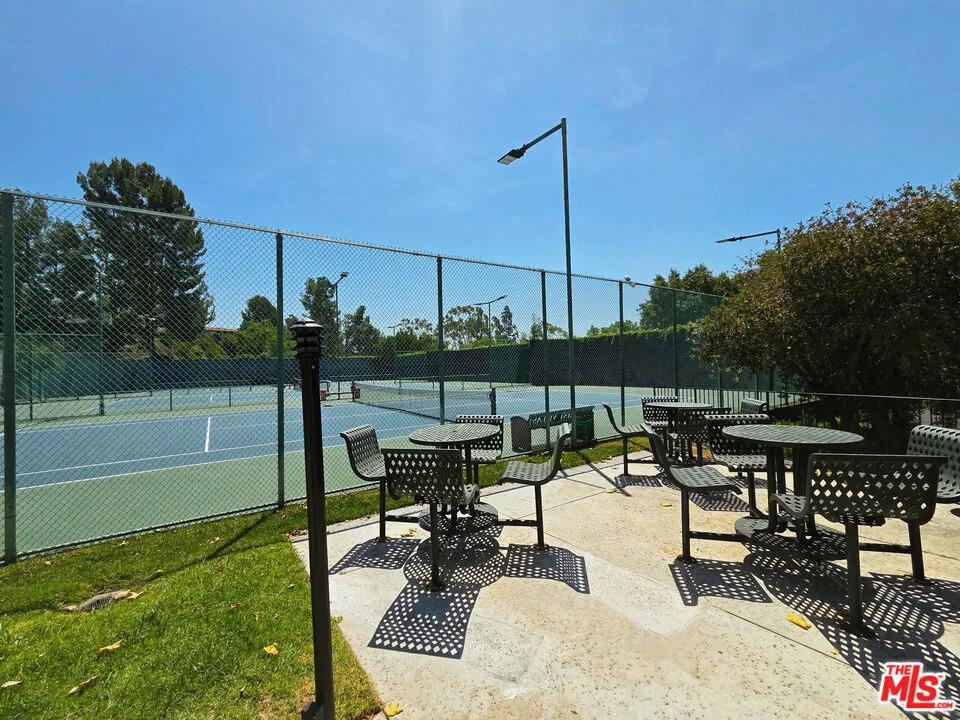 7714 Via Sorrento #22 Burbank, CA 91504